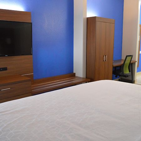 Holiday Inn Express & Suites Batesville By Ihg Bagian luar foto