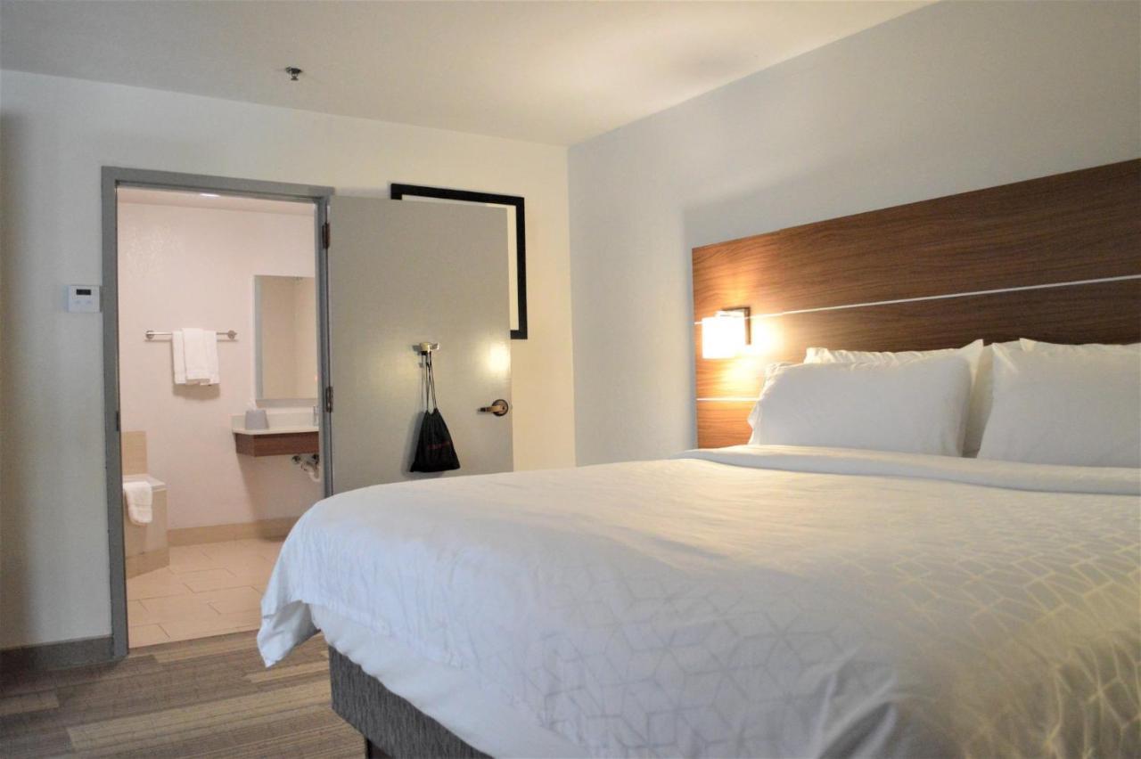 Holiday Inn Express & Suites Batesville By Ihg Bagian luar foto
