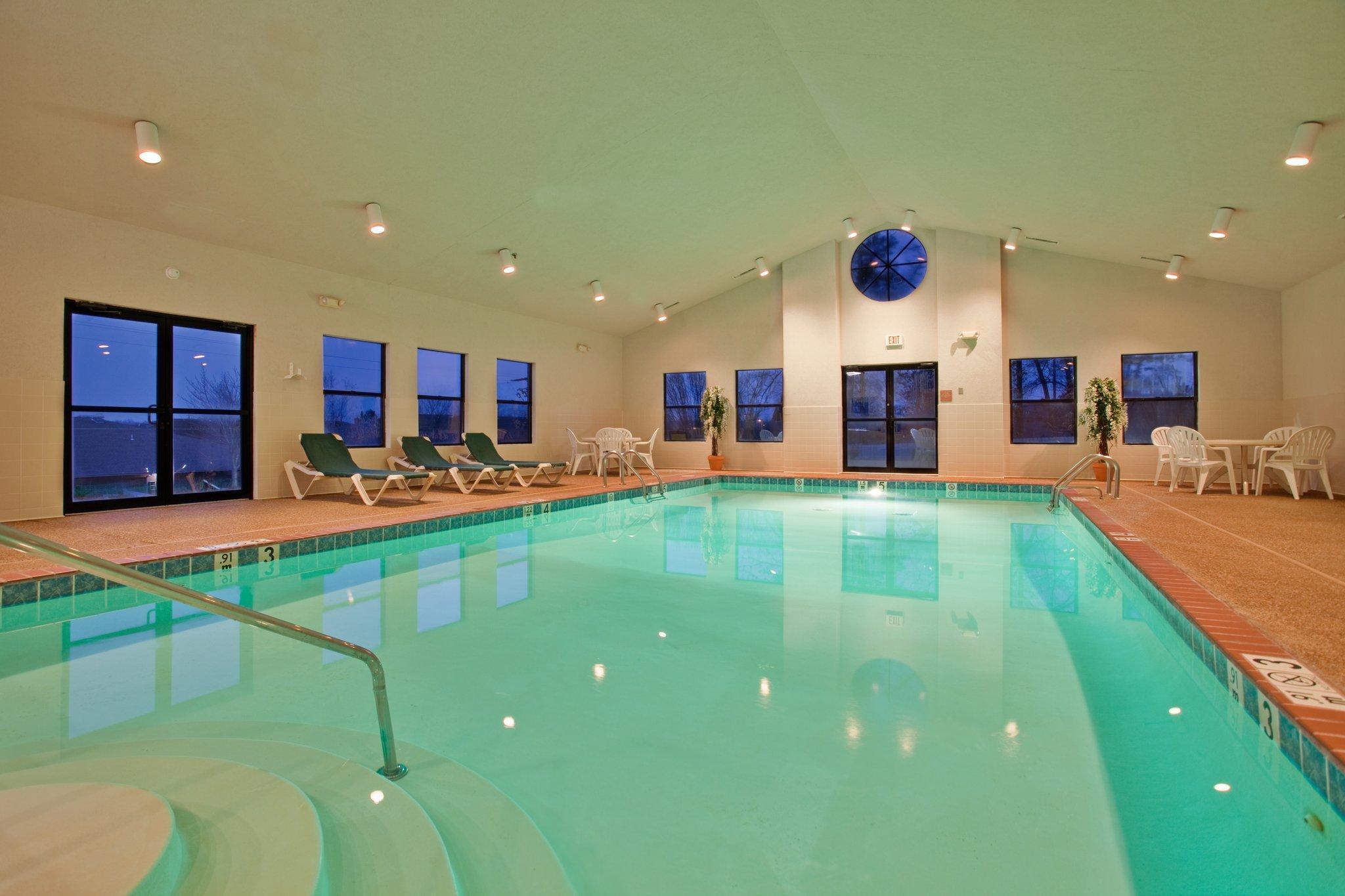 Holiday Inn Express & Suites Batesville By Ihg Bagian luar foto