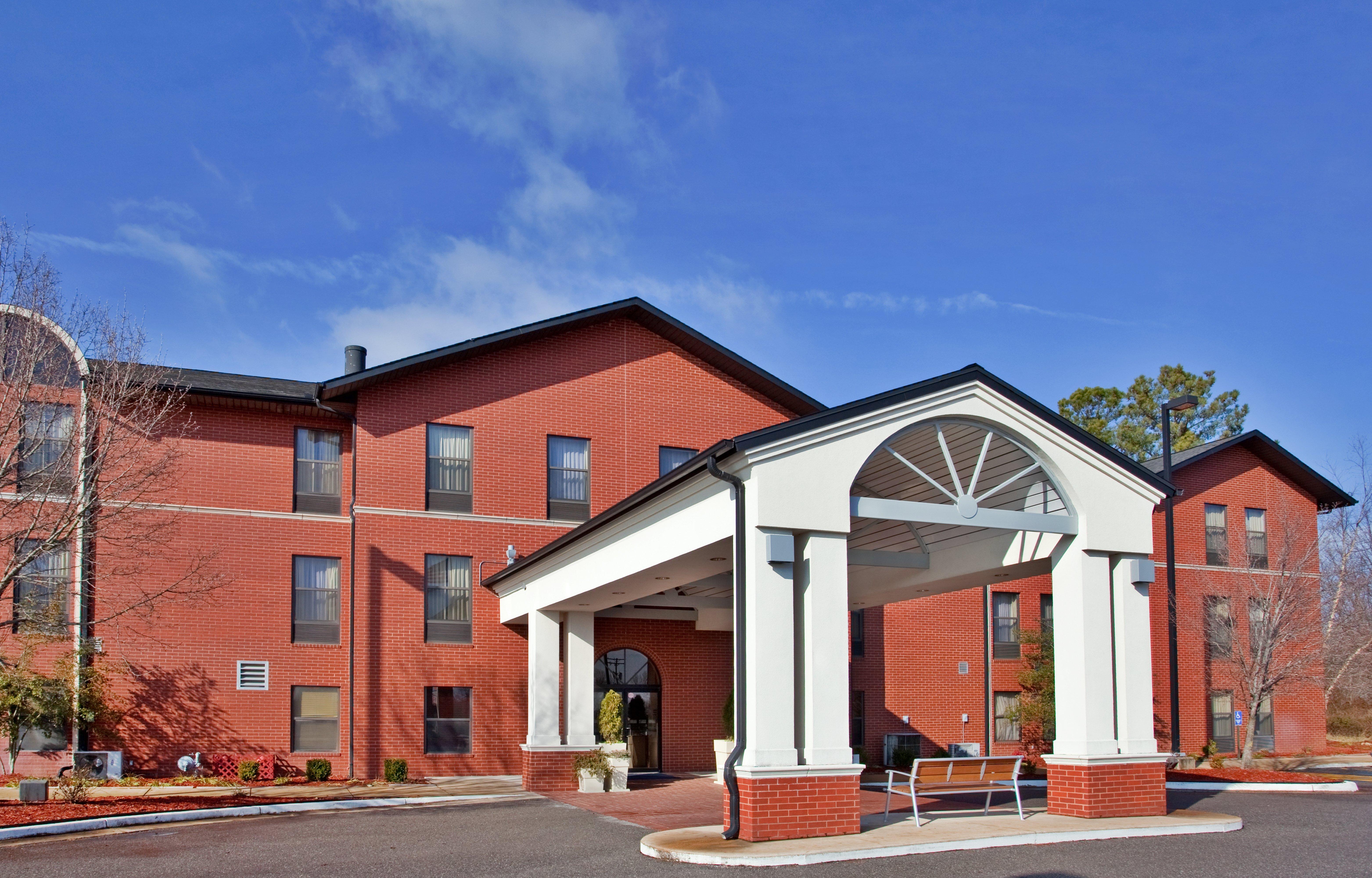 Holiday Inn Express & Suites Batesville By Ihg Bagian luar foto