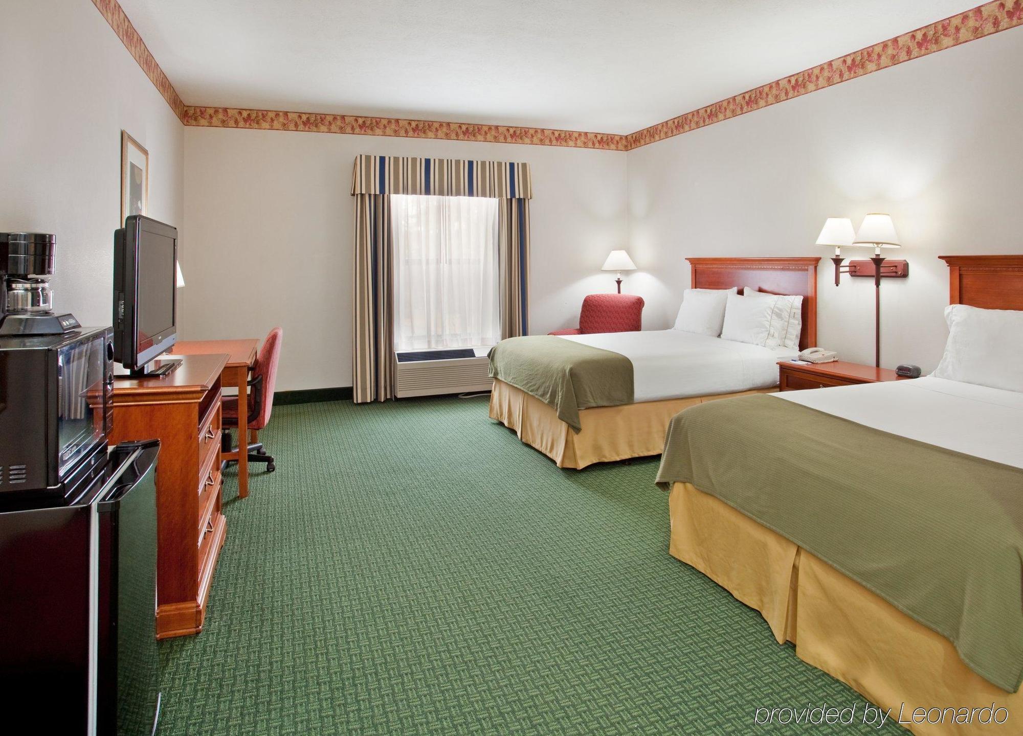 Holiday Inn Express & Suites Batesville By Ihg Bagian luar foto
