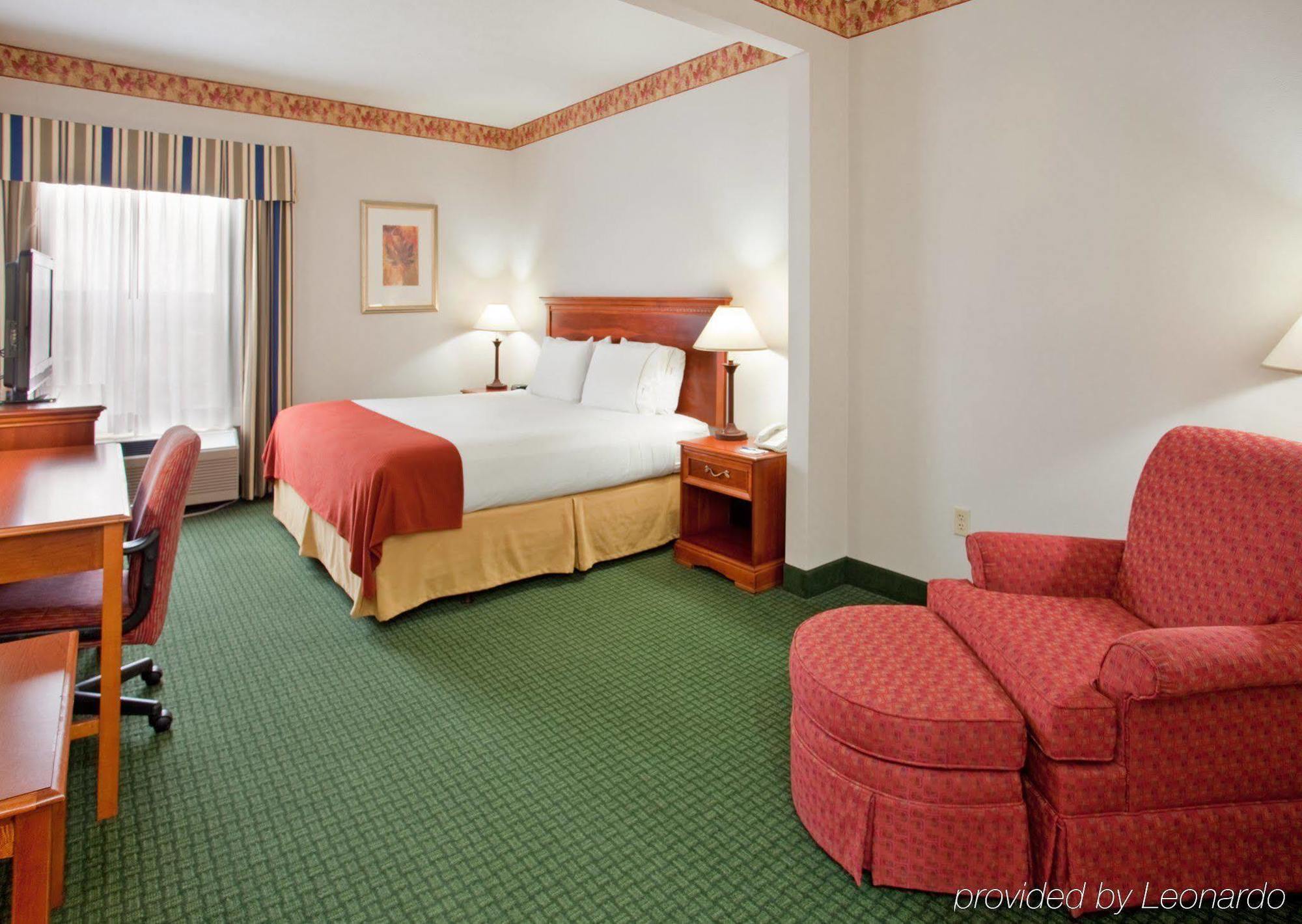 Holiday Inn Express & Suites Batesville By Ihg Bagian luar foto