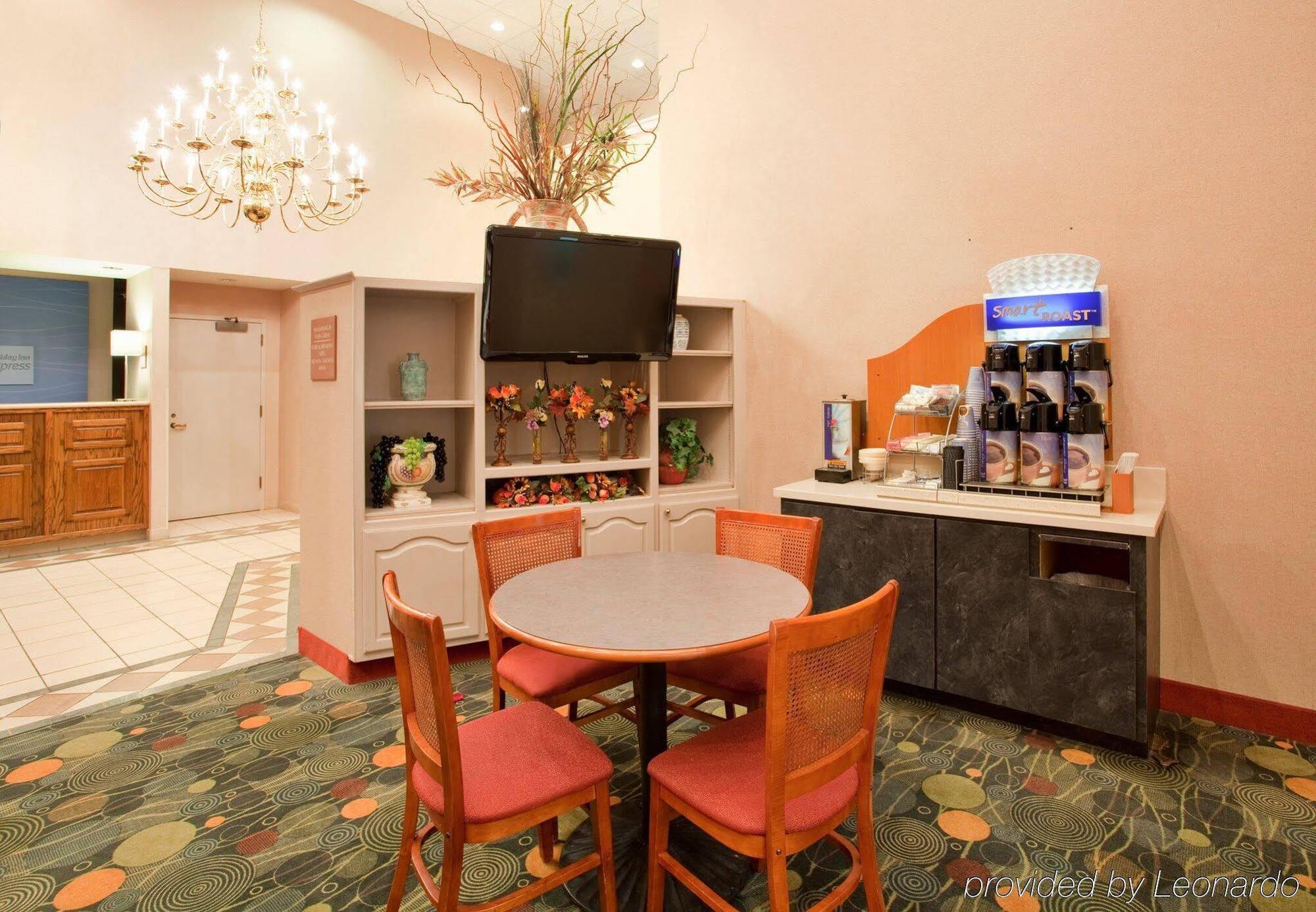 Holiday Inn Express & Suites Batesville By Ihg Bagian luar foto