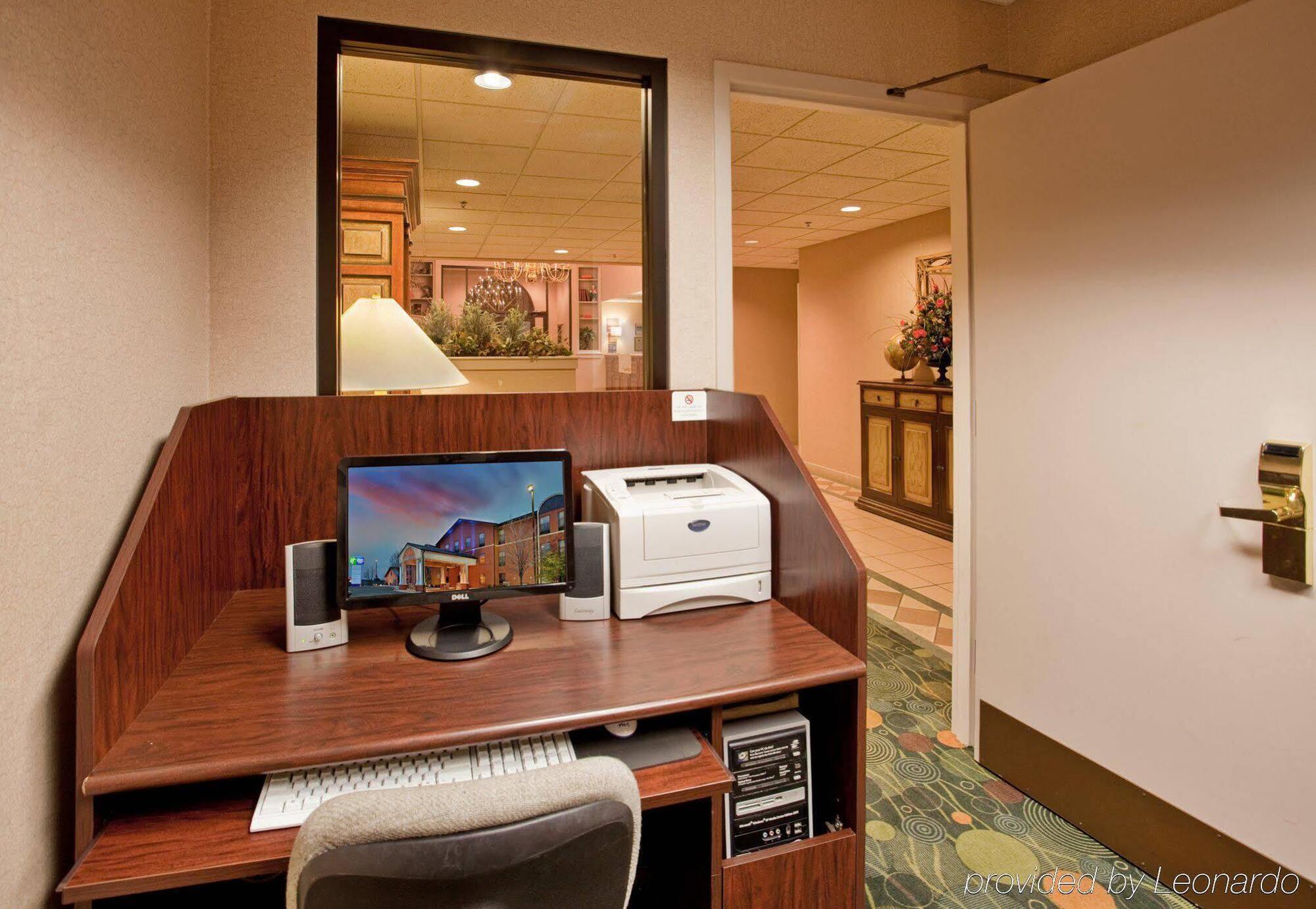 Holiday Inn Express & Suites Batesville By Ihg Bagian luar foto