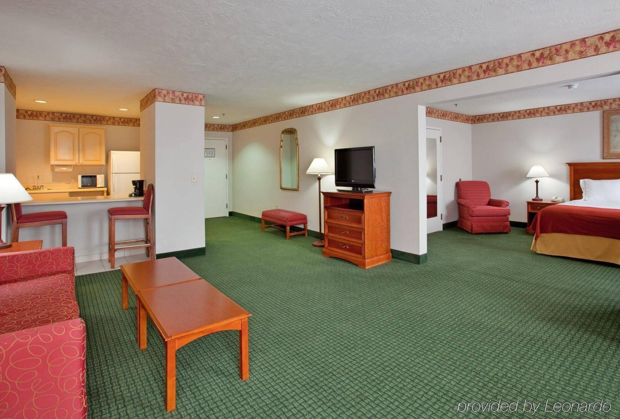 Holiday Inn Express & Suites Batesville By Ihg Bagian luar foto
