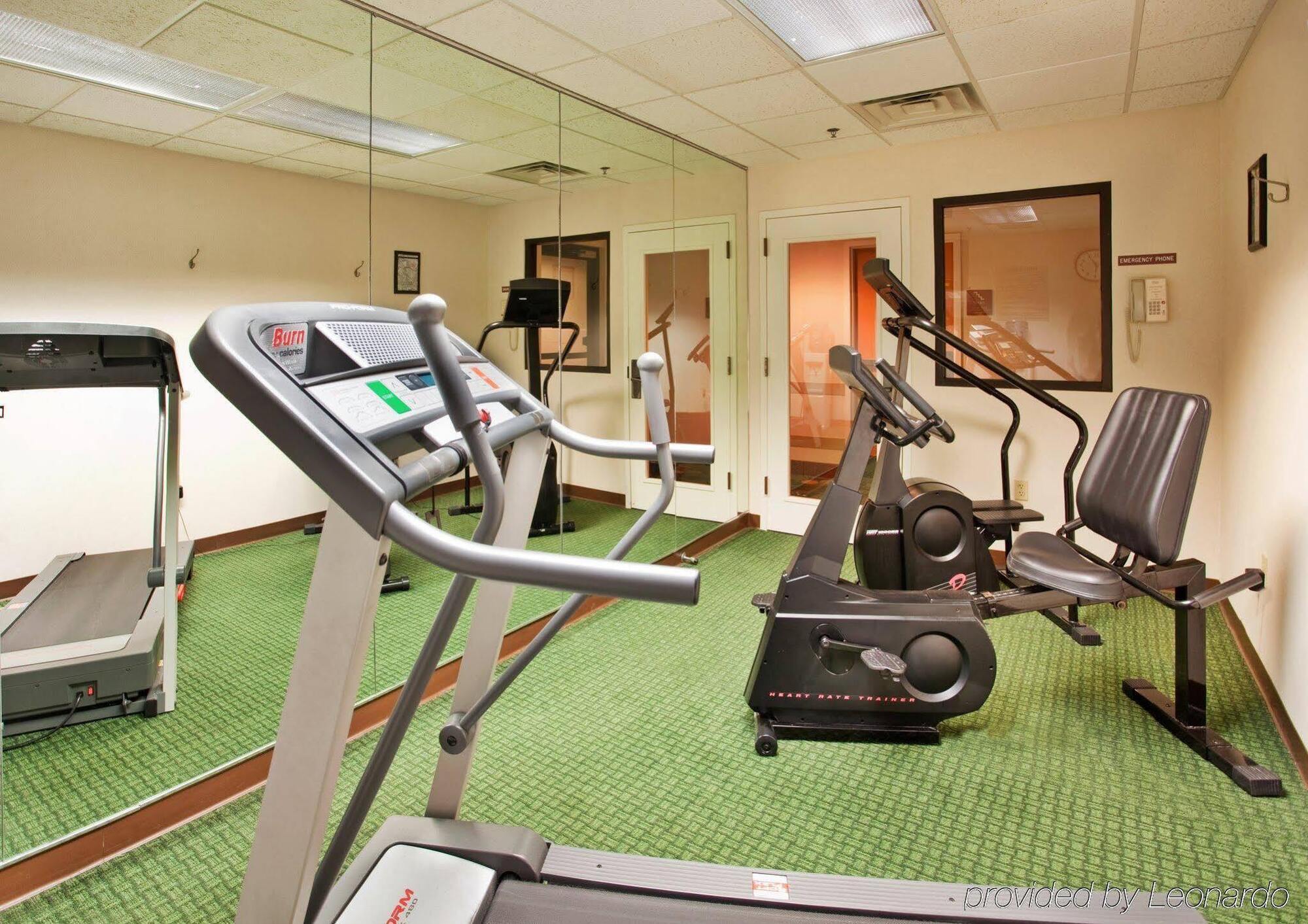 Holiday Inn Express & Suites Batesville By Ihg Bagian luar foto